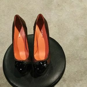 Via Spiga platforms.